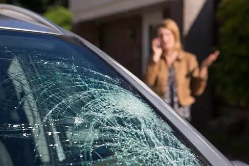 windshield-crack-in-winter